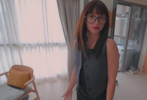 Менеджер отеля пиздой отработала за грязный номер в обмен за молчание её косяков